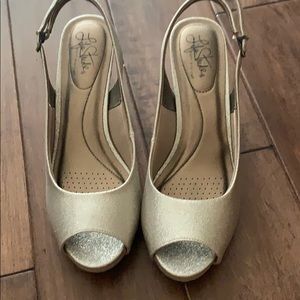 Gold shimmery heels Never worn